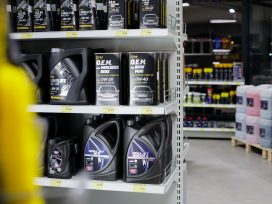 Hurtownia olejów - jak znaleźć najlepsze produkty dla Twojego samochodu?